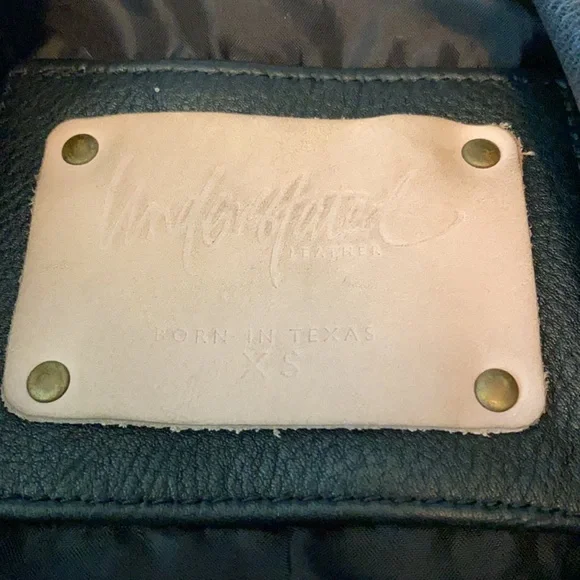 Understated black leather jacket moto jacket - Picture 4 of 16